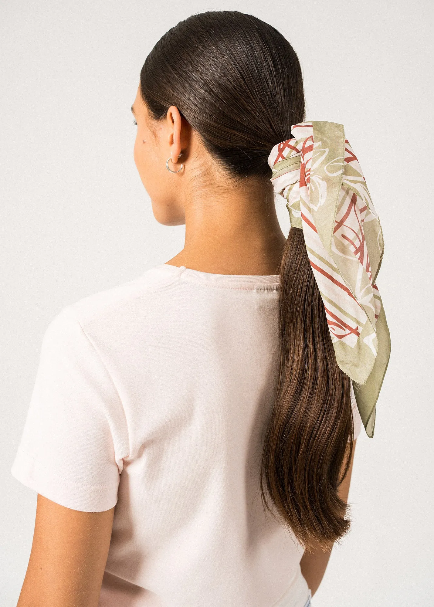Carr de soie Floral -  motifs (PROMENADE)