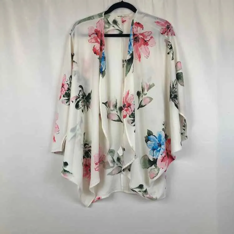 Million Bullpup Women's White Floral Shawl