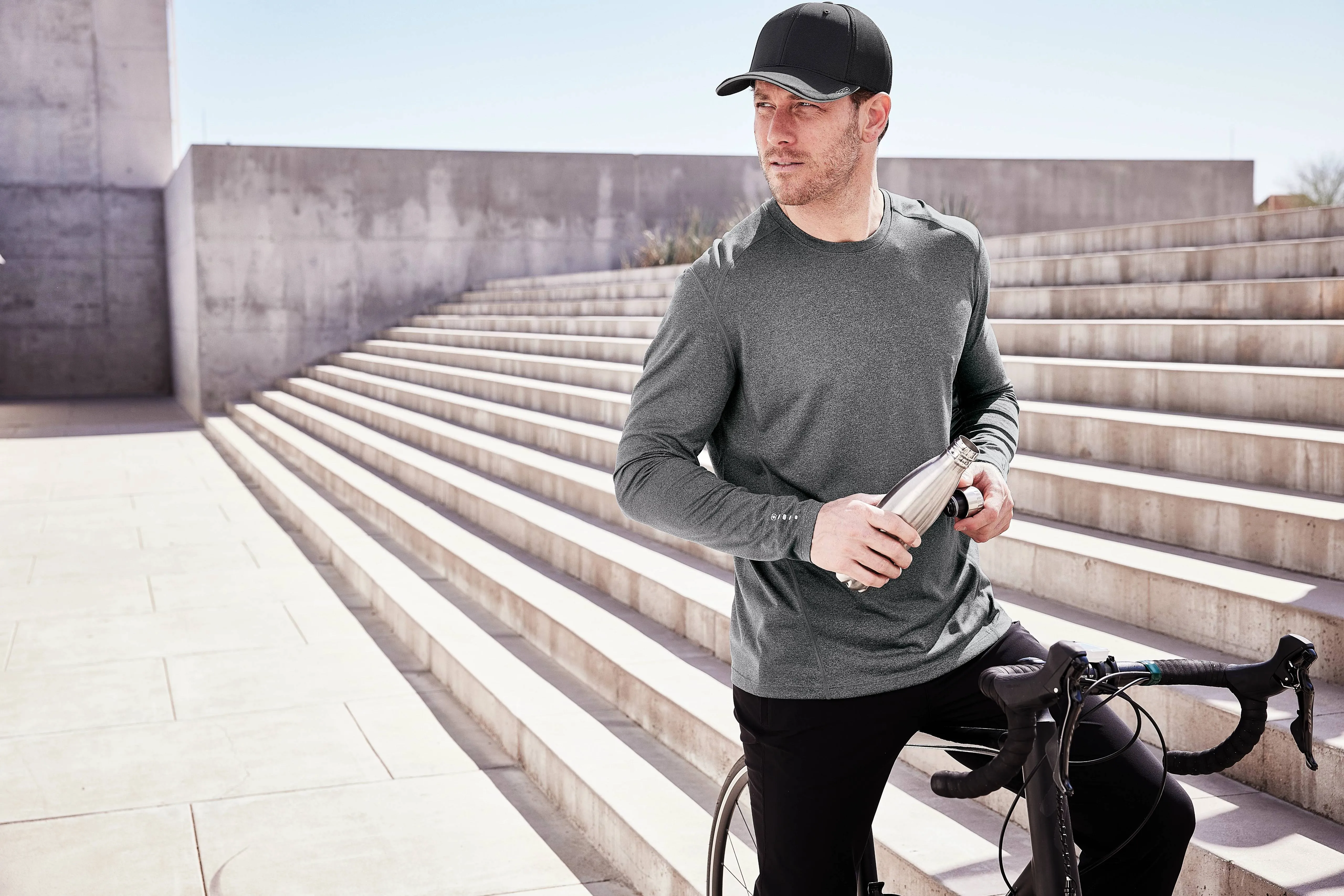 OGIO ENDURANCE Long Sleeve Pulse Crew