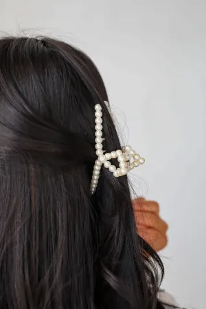 Posh Brilliance White Pearl Claw Hair Clip