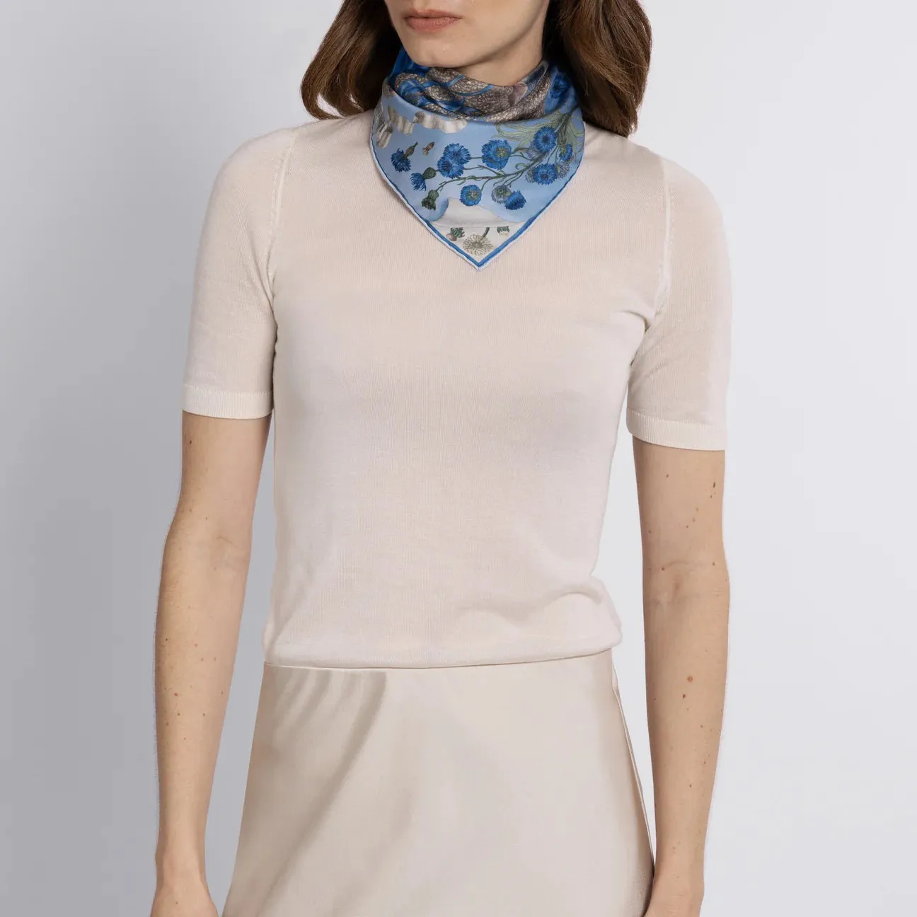 SABINA SAVAGE - LONDON BRIDGE IS FALLING DOWN SILK TWILL SCARF 42CM POWDER/FROST